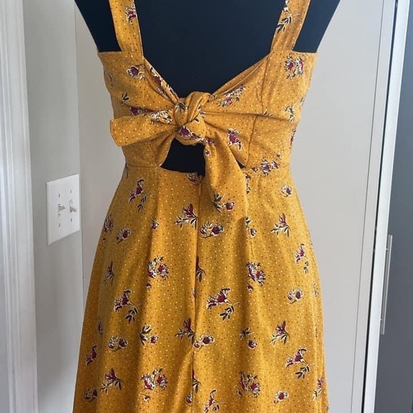 Wild Fable Dress Size Medium Floral Yellow Woven Strappy Tie Back Square Neck - Picture 3 of 6